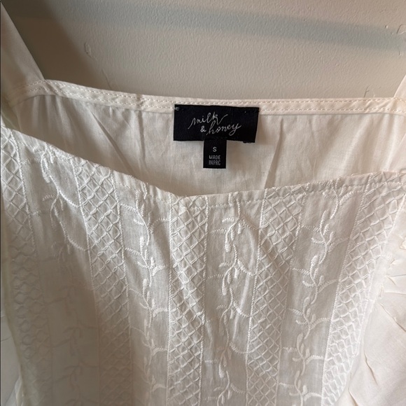 White Ruffled Cap Sleeve Blouse - Picture 3 of 4